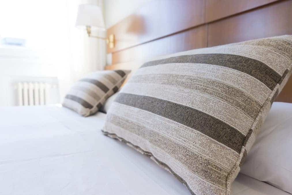 Importância de colchão e travesseiro de qualidade para seu sono