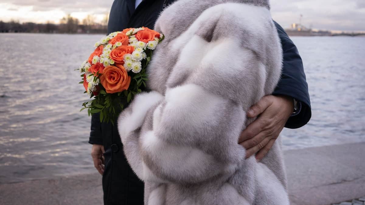 Como se vestir para um casamento no inverno