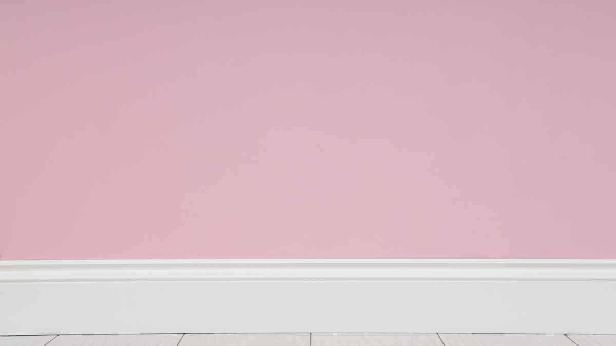 Qual papel de parede combina com quarto rosa