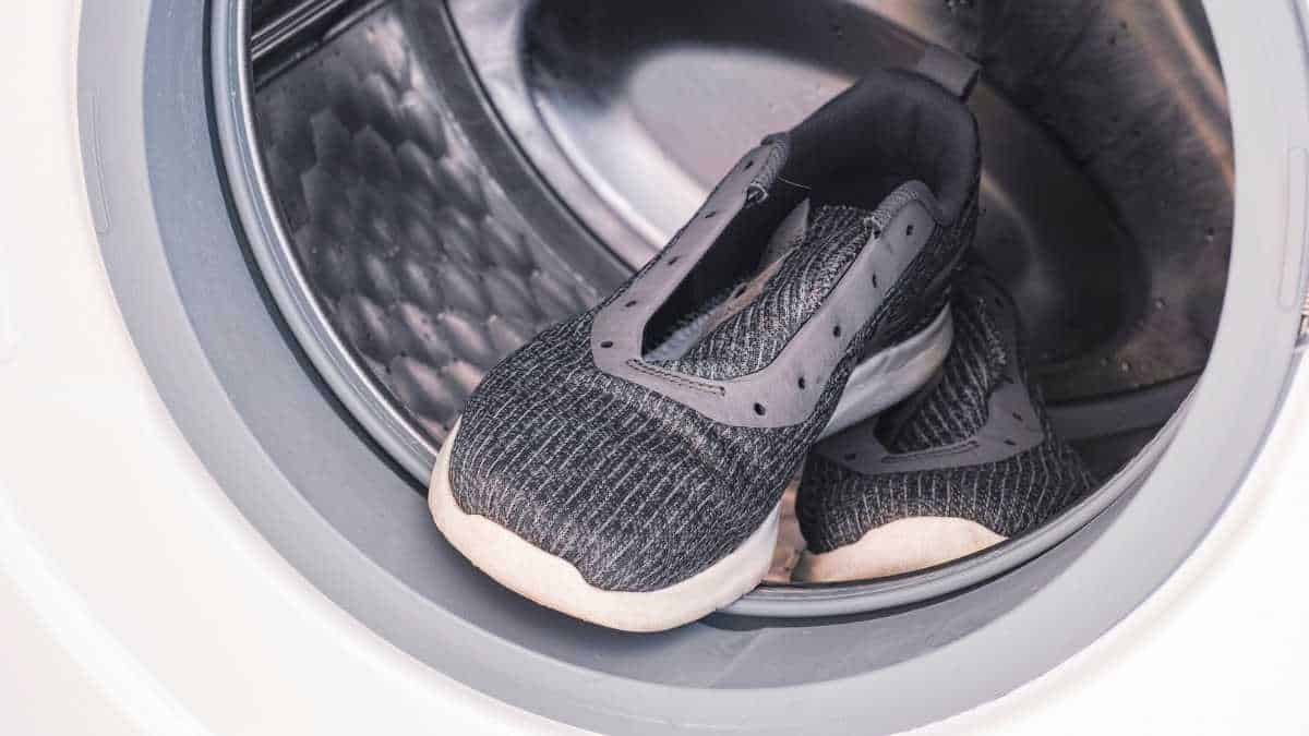 Dicas de como lavar tênis na máquina de lavar roupas