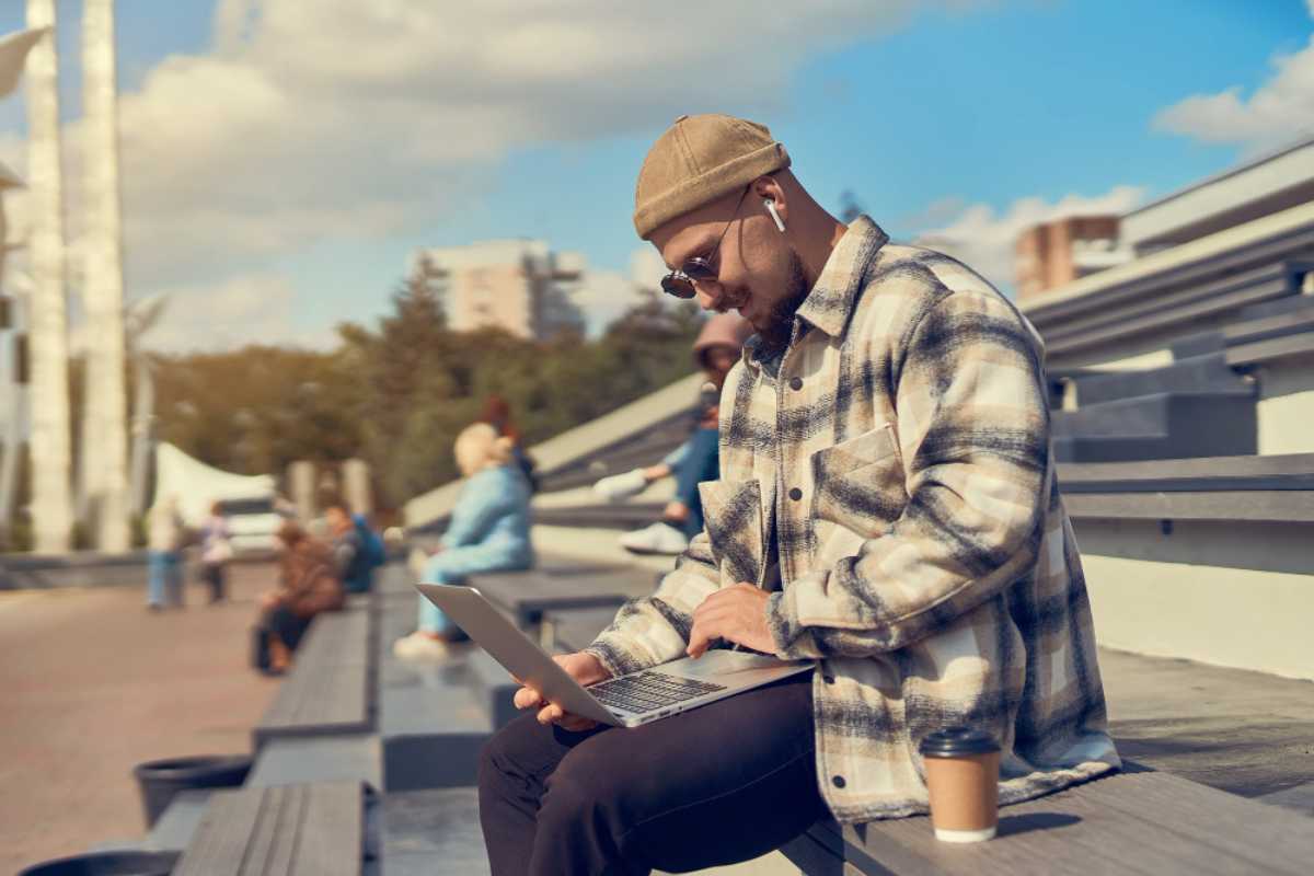 Serviços Urbanos e Comportamento Digital: Tendências em Curitiba Serviços Urbanos e Comportamento Digital: Tendências em Curitiba